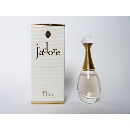 Miniature de parfum J'adore de Christian Dior