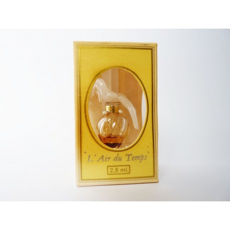 Miniature de parfum L'Air du Temps de Nina Ricci