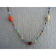 Petit collier de perles de verre multicolores
