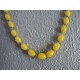 Collier vintage de perles olives en verre jaune