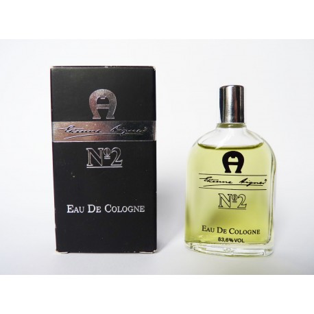 Miniature de parfum N°2 de Etienne Aigner