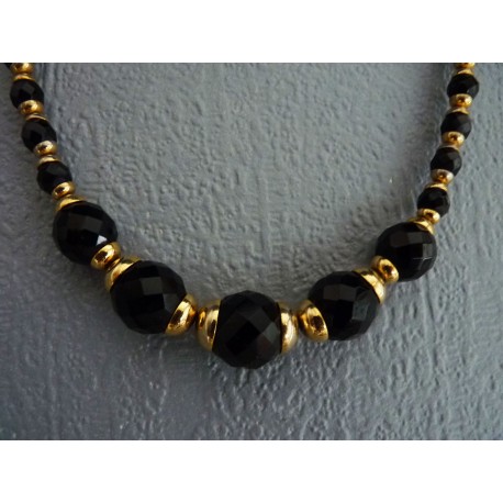 Collier ras de cou en perles facettées noires et dorées