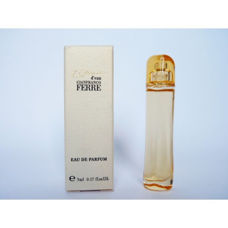 Miniature de parfum Essence d'Eau de Gianfranco Ferre