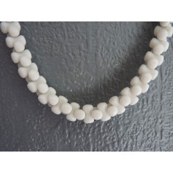 Collier en perles de pâte de verre blanche