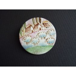 Broche vintage ronde moutons en métal émaillé