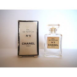 Miniature de parfum N°5 de Chanel