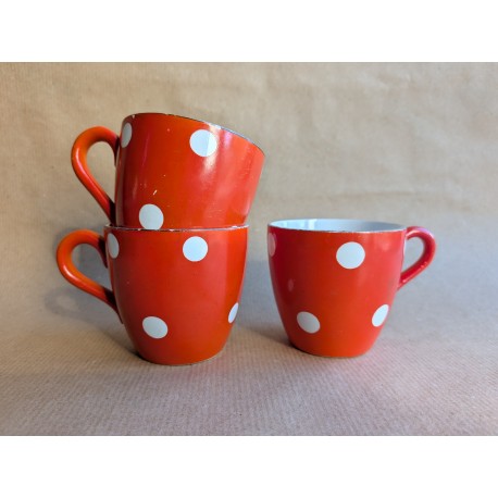 Trio de tasses à pois