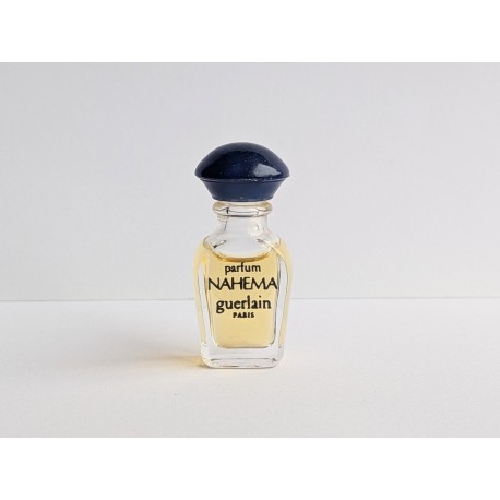 Miniature de parfum Nahema de Guerlain bouchon bleu
